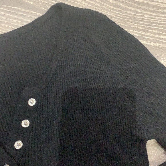 black long sleeve crop top - Picture 2 of 4